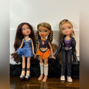 Bratz Fashion Dolls Trio 2001 Set Blue Orange Black Outfits MGA Collectible